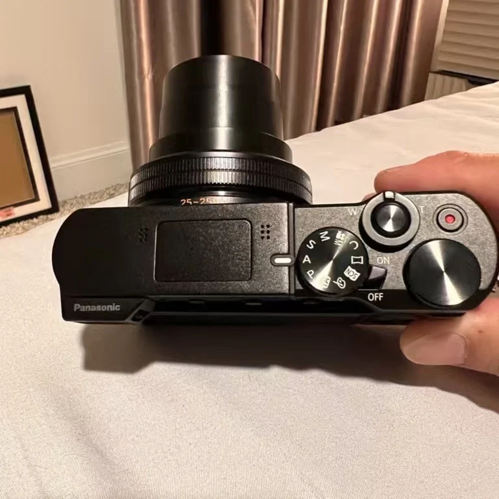 Umi / Lumix Style Compact Digital Camera — Black